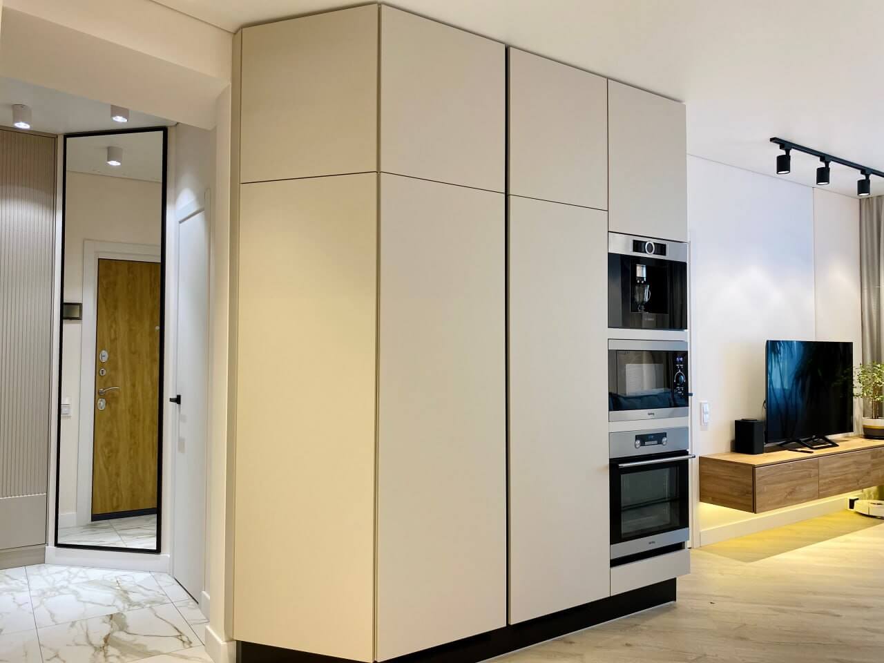 kitchen-living room in 3-bedroom apartment of 90 m2, photo after renovation